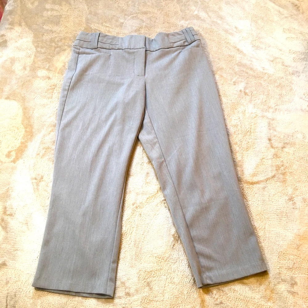 Maurices gray dress capris Size 5/6